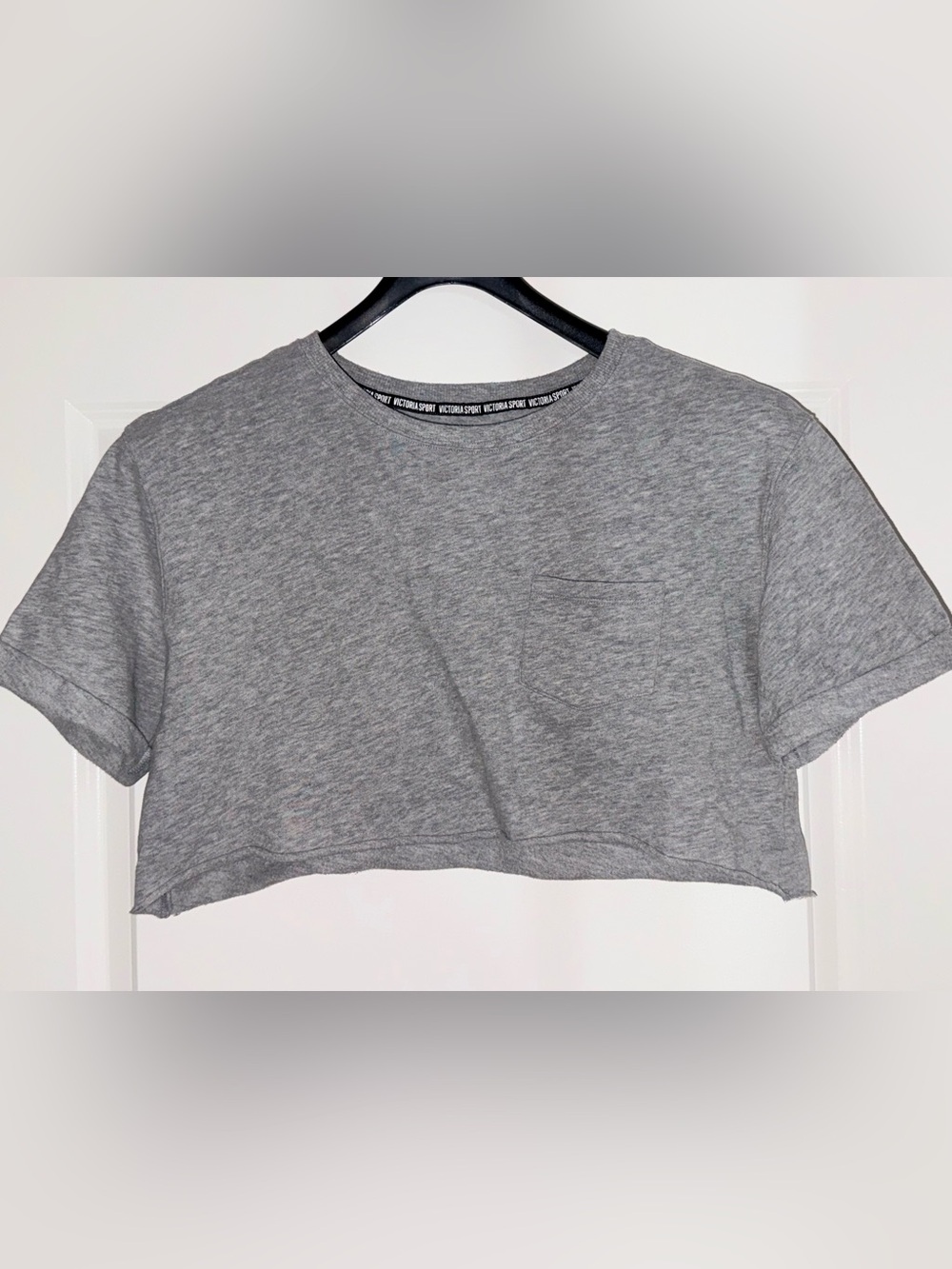 Victoria’s Secret Sport cropped t-shirt Womens Medium Heather Grey Pocket Tee